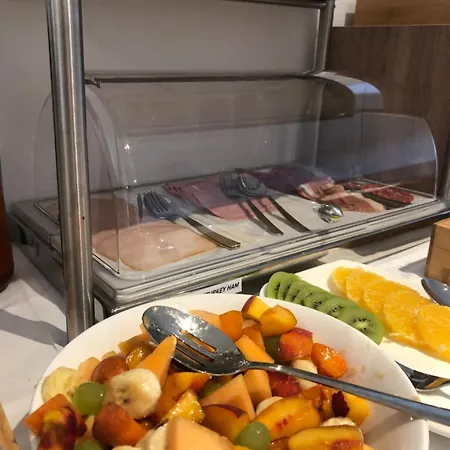 招待所 Sangulin Palace V 比奥格勒·纳·莫鲁