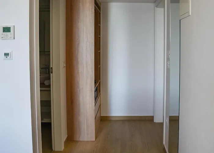 Sangulin Palace V בית הארחה 4*