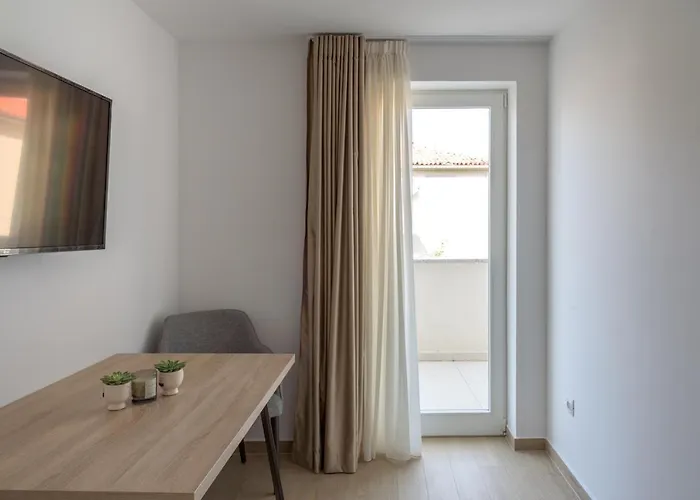 Sangulin Palace V בית הארחה 4*