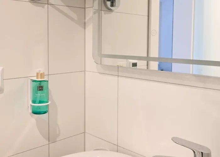 Sangulin Palace V בית הארחה