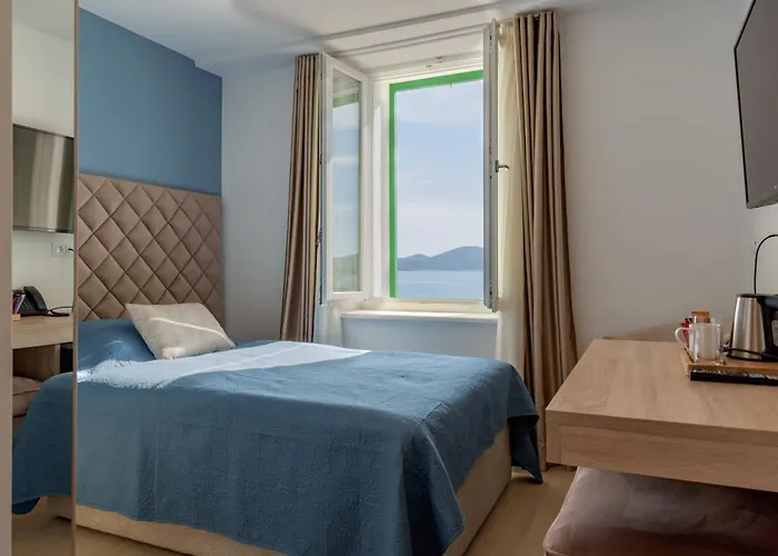 Sangulin Palace V בית הארחה